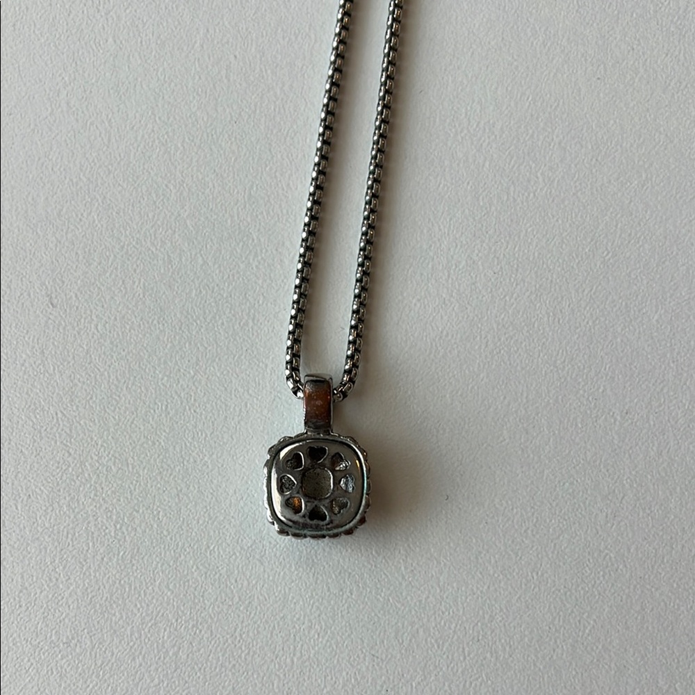 Elegant Silver Pendant Necklace - Picture 5 of 5